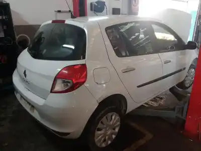 Sloopvoertuig renault clio iii clio iii van het jaar 2005 aangedreven 