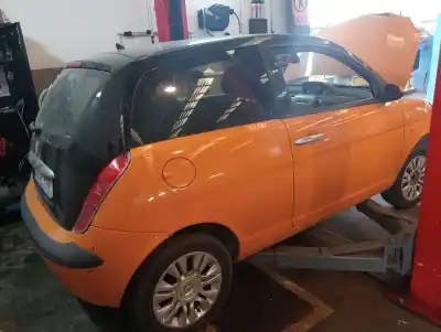 Veicolo di demolizione lancia ypsilon (101) 1.4 16v platino dell'anno 2003 alimentato 