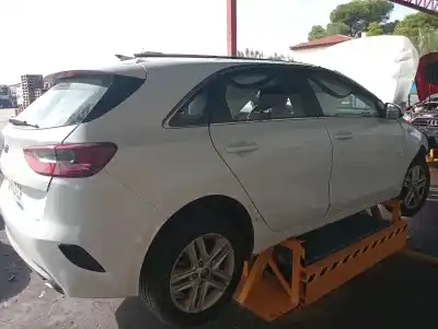 Veículo de Sucata kia ceed sportswagon tech 119 cv / 88 kw do ano 2018 alimentado 