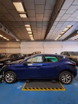 Veicolo di demolizione seat leon (kl1) seat leon dell'anno 2020 alimentato 