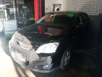 Veicolo di demolizione TOYOTA COROLLA (E12) 1CDFTV dell'anno 2001 alimentato 1CDFTV