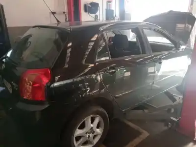 Veicolo di demolizione toyota corolla (e12) 1cdftv dell'anno 2001 alimentato 1cdftv