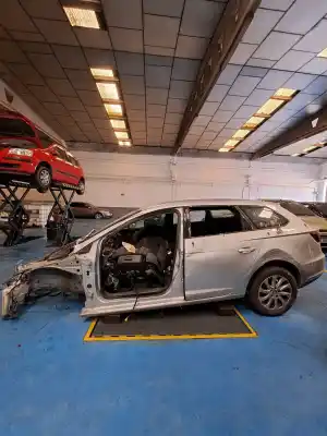 Veículo de Sucata SEAT LEON SC (5F5) Cupra 265 265 CV / 195 KW do ano 2013 alimentado 