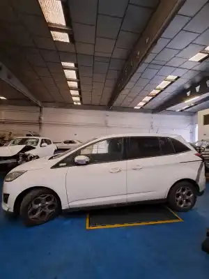 Vehicul casat ford c-max (ceu) titanium al anului 2014 alimentat 