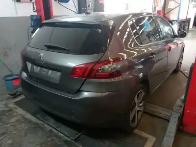 Veículo de Sucata peugeot 308 120 cv / 88 kw do ano 2013 alimentado 
