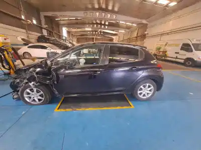 Veículo de Sucata peugeot 208 like do ano 2012 alimentado 