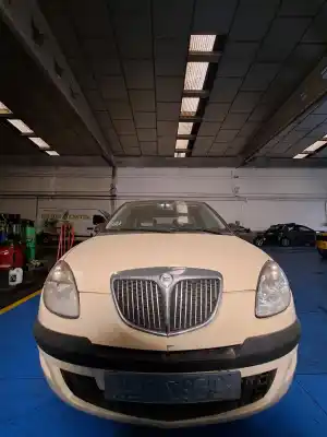 Veicolo di demolizione LANCIA YPSILON (101) 1.4 16V Platino dell'anno 2003 alimentato 