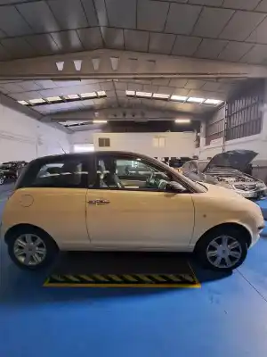 Veicolo di demolizione lancia ypsilon (101) 1.4 16v platino dell'anno 2003 alimentato 