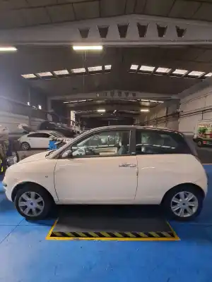 Veicolo di demolizione lancia ypsilon (101) 1.4 16v platino dell'anno 2003 alimentato 