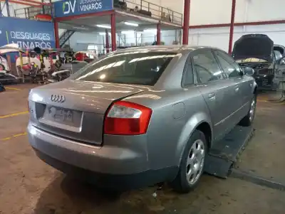 Veículo de Sucata audi a4 berlina (8e) aym do ano 2000 alimentado aym