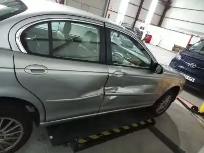 Sloopvoertuig jaguar x-type * van het jaar 2001 aangedreven bgu