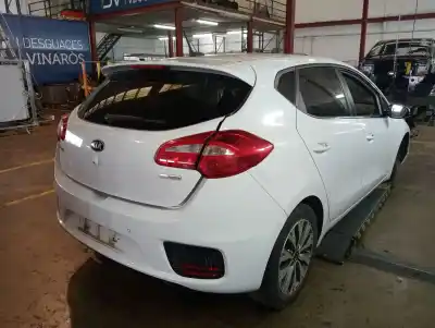 Veicolo di demolizione kia ceed (cd) g3lc dell'anno 2012 alimentato g3lc