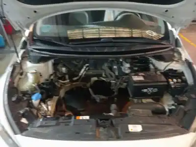 Veicolo di demolizione kia ceed (cd) g3lc dell'anno 2012 alimentato g3lc