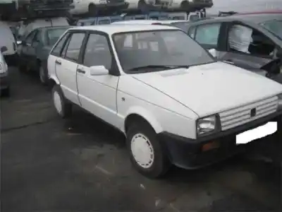 Veículo de Sucata seat ibiza 021c1000 do ano 1985 alimentado 021c1000