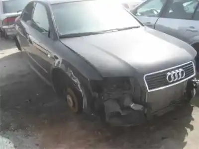 Veículo de Sucata audi a4 avant (8e) ake do ano 2001 alimentado ake