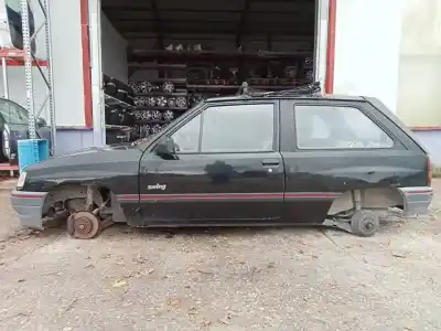 Veículo de Sucata opel corsa a 12nv do ano 1985 alimentado 12nv