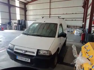 Veicolo di demolizione peugeot expert combi peugeot expert dell'anno 2000 alimentato 55289549