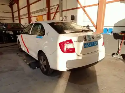 Veículo de Sucata skoda rapid (nh) cxma do ano 0 alimentado cxma