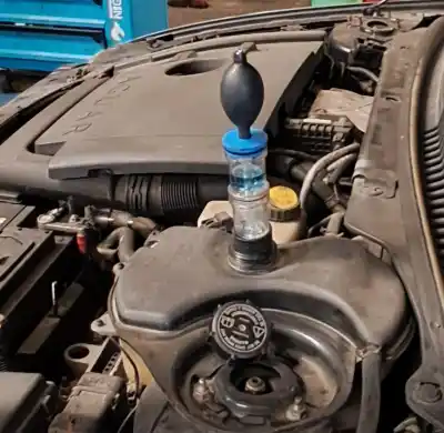 Veículo de Sucata jaguar x-type x-type do ano 2001 alimentado 