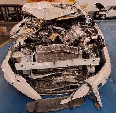 Veículo de Sucata toyota auris (_e18_) 1.8 hybrid (zwe186_) do ano 2012 alimentado 2zr-fxe