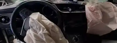 Veículo de Sucata toyota auris (_e18_) 1.8 hybrid (zwe186_) do ano 2012 alimentado 2zr-fxe