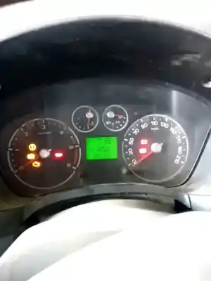 Sloopvoertuig ford transit connect (tc7) p7pb van het jaar 2002 aangedreven p7pa p7pb r2pa bhpa