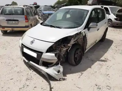 Verschrottungsfahrzeug RENAULT SCENIC III Authentique des Jahres 2011 angetrieben K9K846