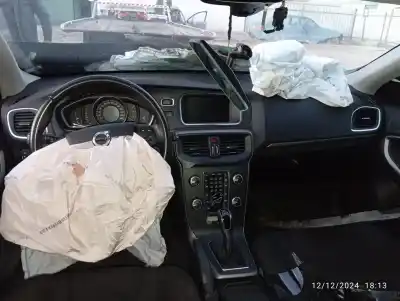 Veículo de Sucata volvo v40 kinetic do ano 2018 alimentado d4204t13