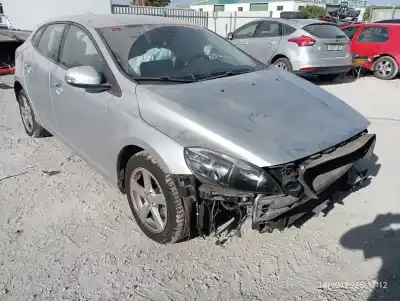 Veículo de Sucata VOLVO V40 Básico do ano 2016 alimentado D4204T8