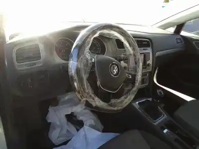 Veículo de Sucata volkswagen golf vii (5g1, bq1, be1, be2) 1.6 tdi do ano 2001 alimentado clh