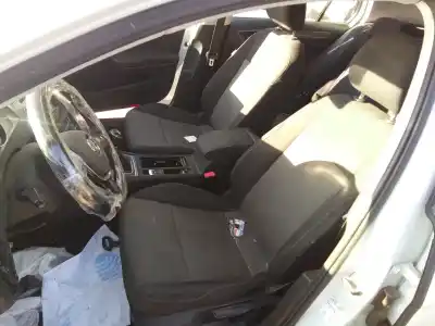 Veículo de Sucata volkswagen golf vii (5g1, bq1, be1, be2) 1.6 tdi do ano 2001 alimentado clh