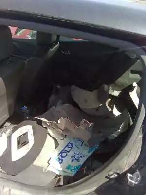 Veicolo di demolizione renault clio iv (bh_) 1.2 16v dell'anno 2001 alimentato d4f740