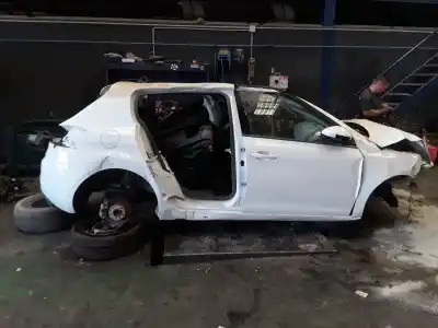 Veículo de Sucata peugeot 308 120 cv / 88 kw do ano 2001 alimentado bhz