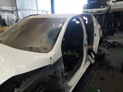 Veículo de Sucata peugeot 308 120 cv / 88 kw do ano 2001 alimentado bhz