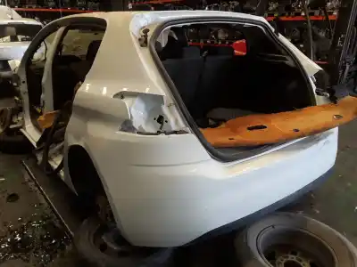 Veículo de Sucata peugeot 308 120 cv / 88 kw do ano 2001 alimentado bhz