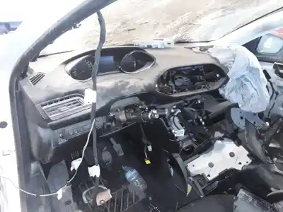 Veículo de Sucata peugeot 308 120 cv / 88 kw do ano 2001 alimentado bhz