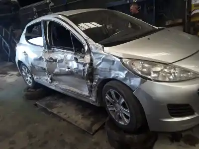 Veículo de Sucata peugeot 207 sport do ano 2001 alimentado 9hx