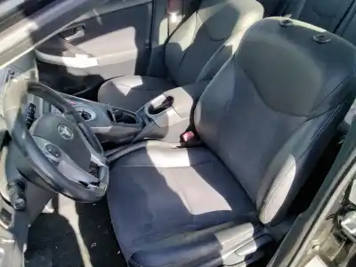 Veicolo di demolizione toyota prius (nhw30) plug-in hybrid advance dell'anno 2001 alimentato 2zrfxe