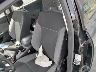 Vehicul casat ford focus lim. (cb8) trend al anului 2001 alimentat t1da