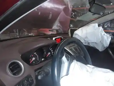 Veículo de Sucata ford fiesta (cb1) titanium do ano 2001 alimentado tzjb