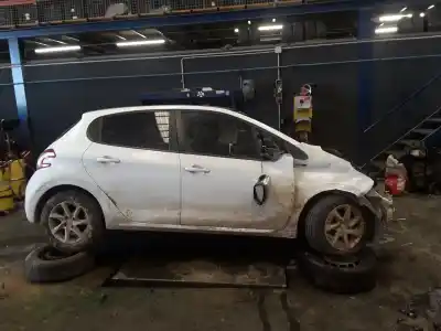 Scrapping Vehicle peugeot 208 access of the year 2001 powered hm01