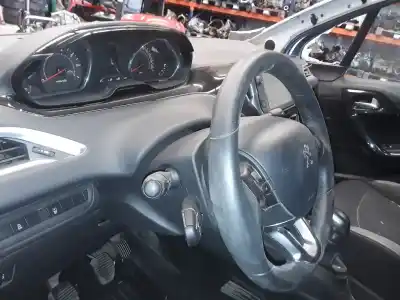 Scrapping Vehicle peugeot 208 access of the year 2001 powered hm01