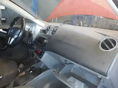 Veículo de Sucata seat ibiza (6j5) reference do ano 2001 alimentado bxj