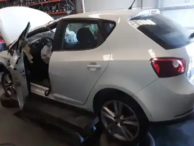 Veículo de Sucata seat ibiza (6j5) reference do ano 2001 alimentado bls