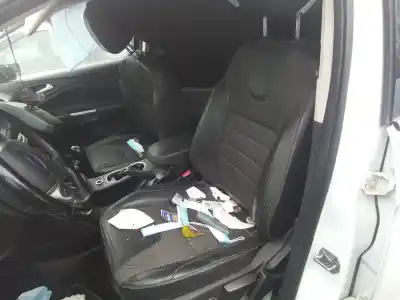 Здавання транспортного засобу ford kuga (cbs) trend року 2001 потужний xrmb