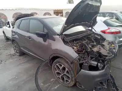 Veicolo di demolizione renault captur ii zen 131 cv / 96 kw dell'anno 2001 alimentato 