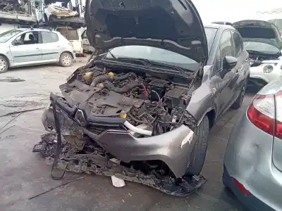 Veicolo di demolizione renault captur ii zen 131 cv / 96 kw dell'anno 2001 alimentato 