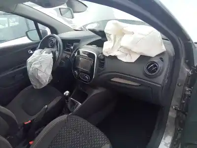 Veicolo di demolizione renault captur ii zen 131 cv / 96 kw dell'anno 2001 alimentato 