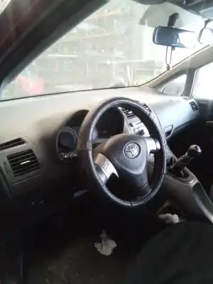 Veicolo di demolizione toyota auris luna+ dell'anno 2001 alimentato 1ndtv