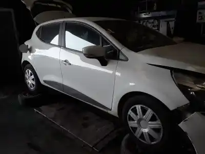 Vehicul casat renault clio iv technofeel al anului 2001 alimentat h4b